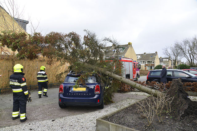 2022/38/20220218-16u02 GB 002 Stormschade Leibnitzstraat.jpg